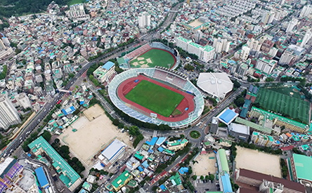 九德(クドク)運動場