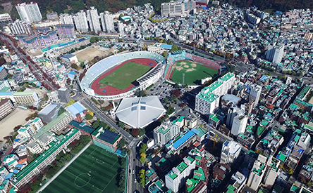 九德(クドク)運動場