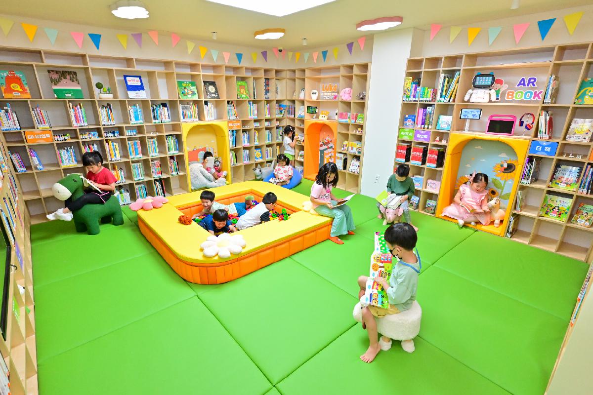서구문화원 작은도서관 내부 전경