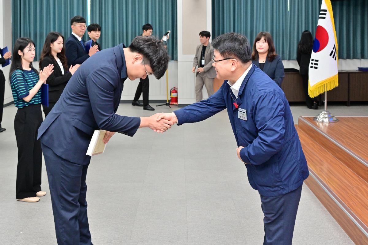 신규임용자 임용장 수여식