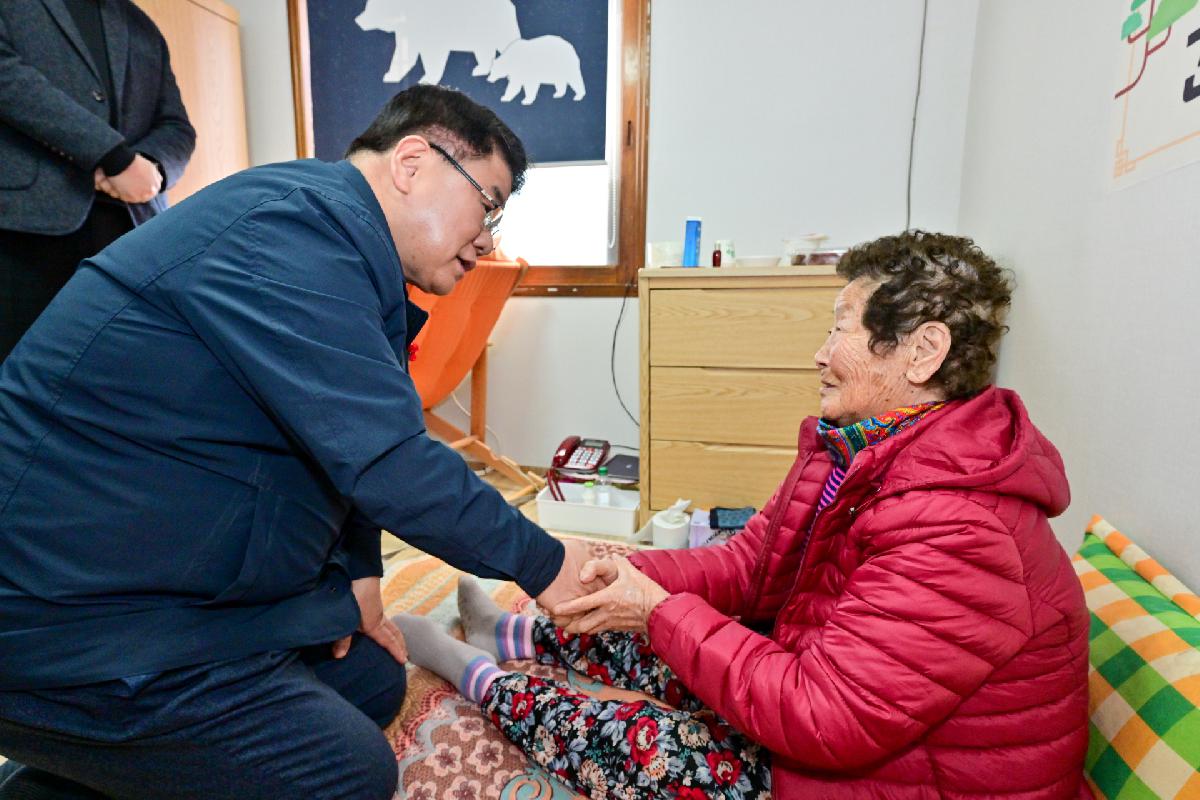 100세 어르신 장수축하물품 지원 및 축하 방문