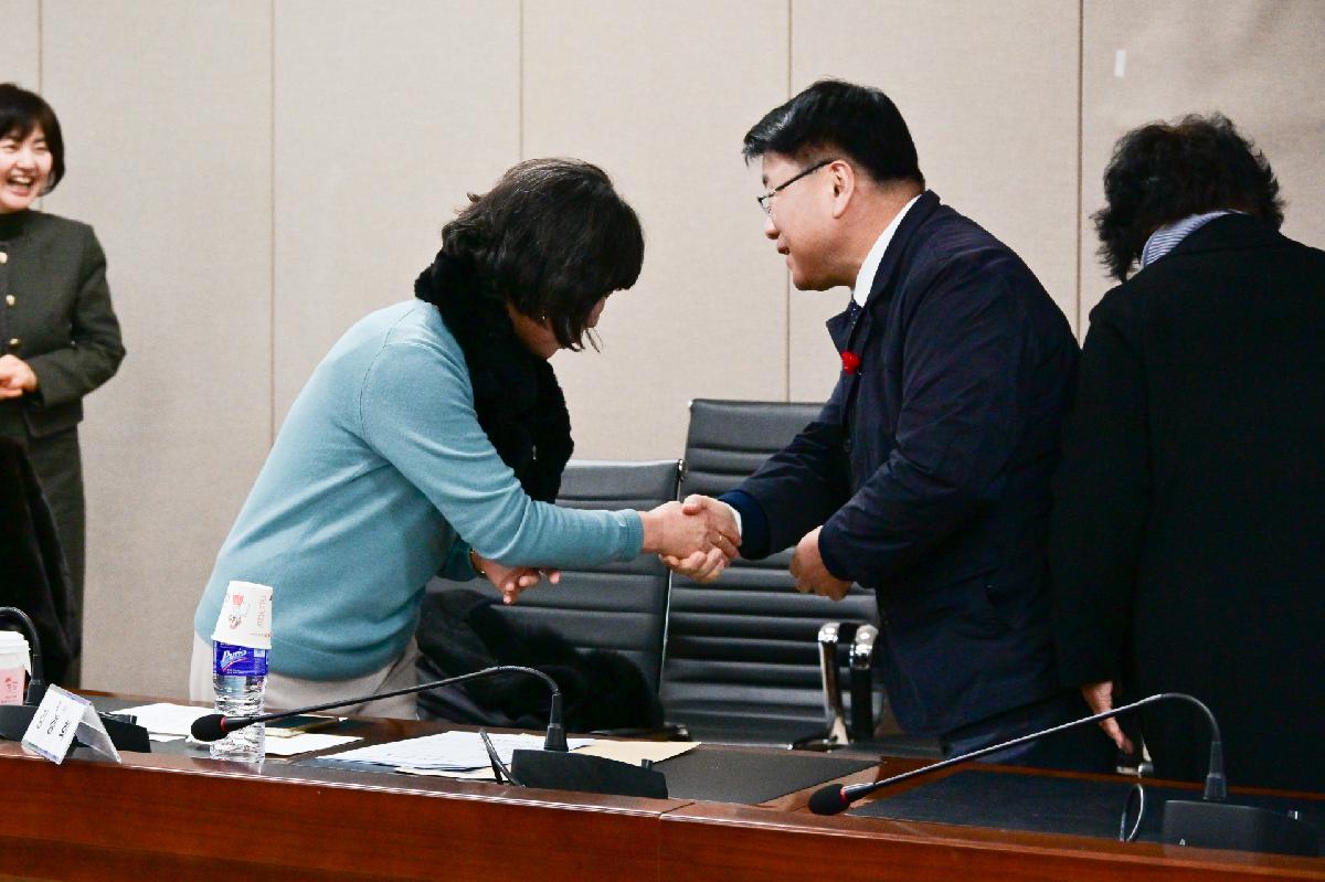 서구장학회 이사회 개최 및 장학금 기탁식