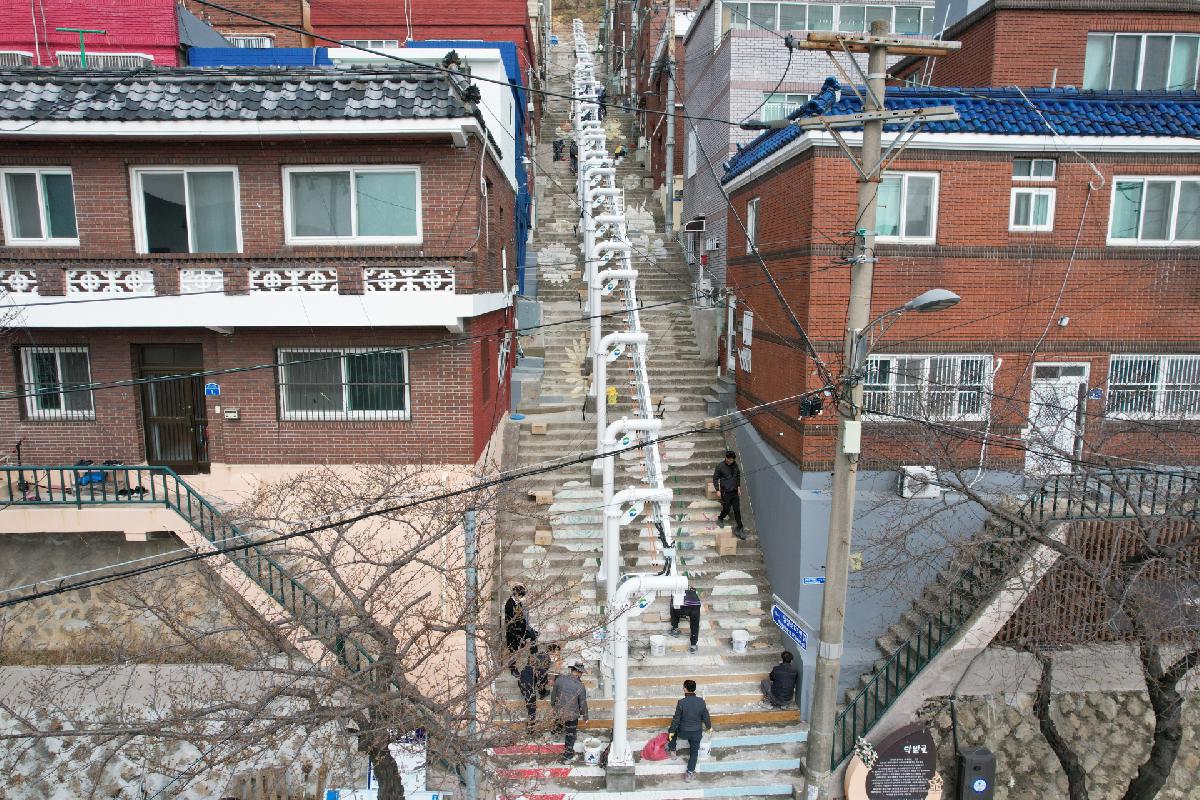 소망계단 보행편의시설 조성사업 모노레일 설치공사 현장