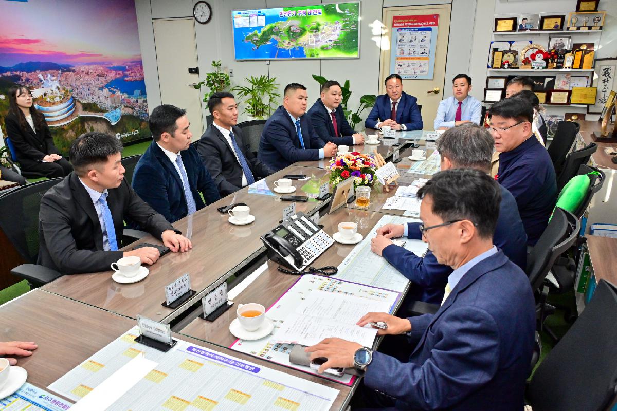 몽골 바양주르흐구 대표단 서구청 방문 영접 및 환담