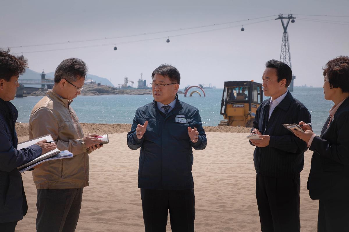송도해수욕장 현장점검 및 모래사장 평탄화 작업