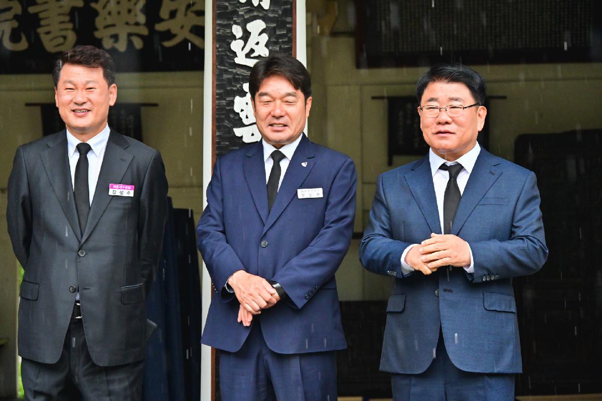 충렬사 참배