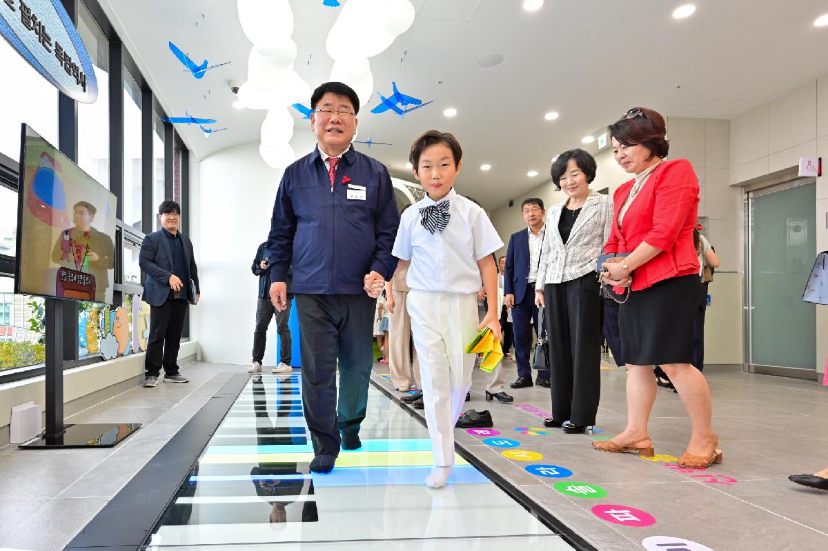 한형석 자유아동극장 개관식