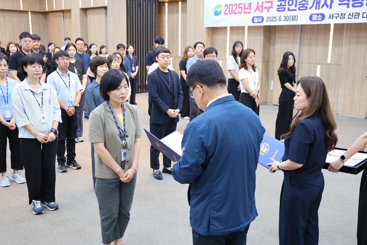 정상훈 민원봉사과장 등 간부 공무원 승진 및 전보 임용장 수여식