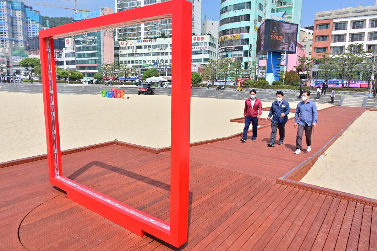 송도해수욕장 보행데크 및 포토존 설치 현장 점검