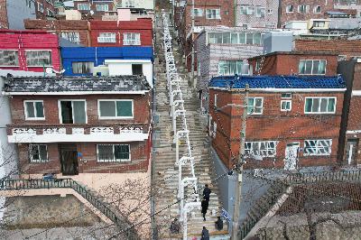 소망계단 보행편의시설 조성사업 모노레일 설치공사 현장