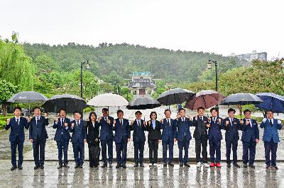 충렬사 참배