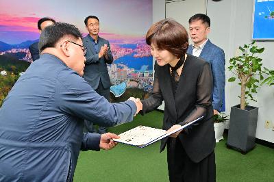 정진 행정지원국장, 정영수 미래전략국장 임용장 수여식