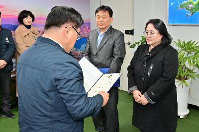 조영래 건설과장, 김필선 건축과장 전입 임용장 수여식