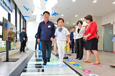 한형석 자유아동극장 개관식