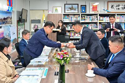 몽골 바양주르흐구 대표단 서구청 방문 영접 및 환담