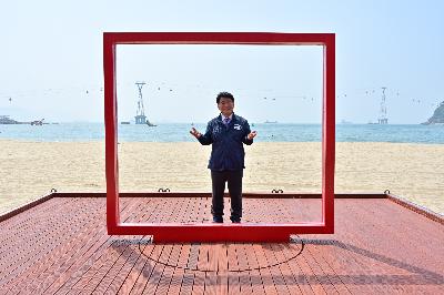 송도해수욕장 보행데크 및 포토존 설치 현장 점검
