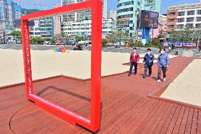 송도해수욕장 보행데크 및 포토존 설치 현장 점검