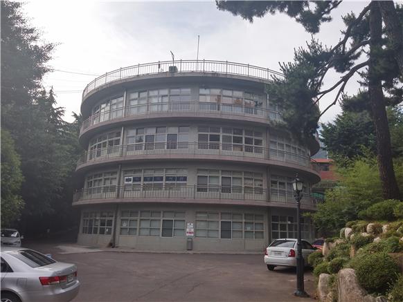 부산 경남고등학교 덕형관(釜山 慶南高等學校 德馨館)