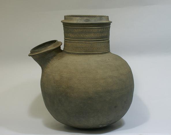 쌍구장경호(雙口長頸壺)