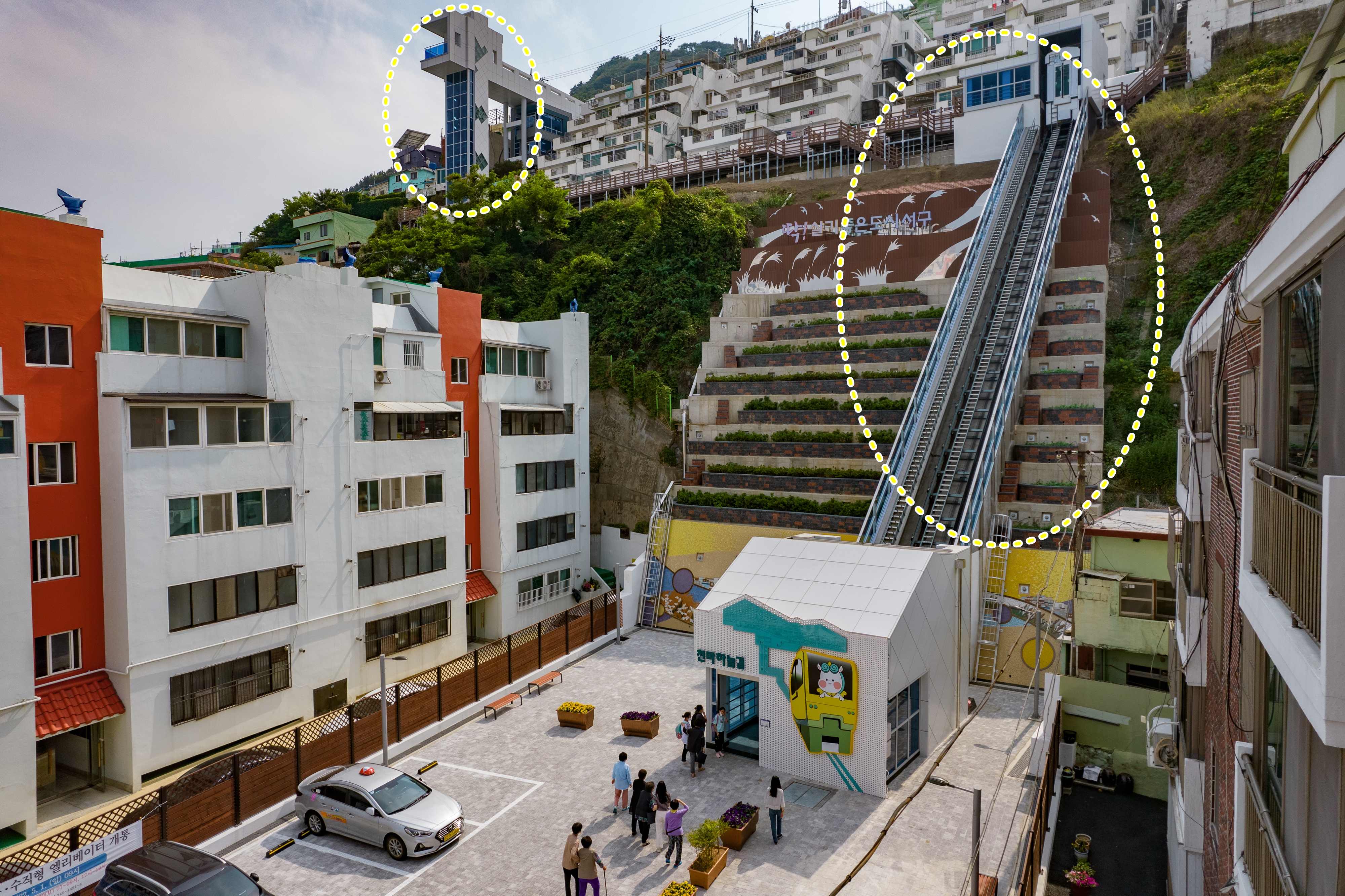 남부민1동·동대신2동 산복도로 주민들, 보행편의시설 운행에 함박웃음