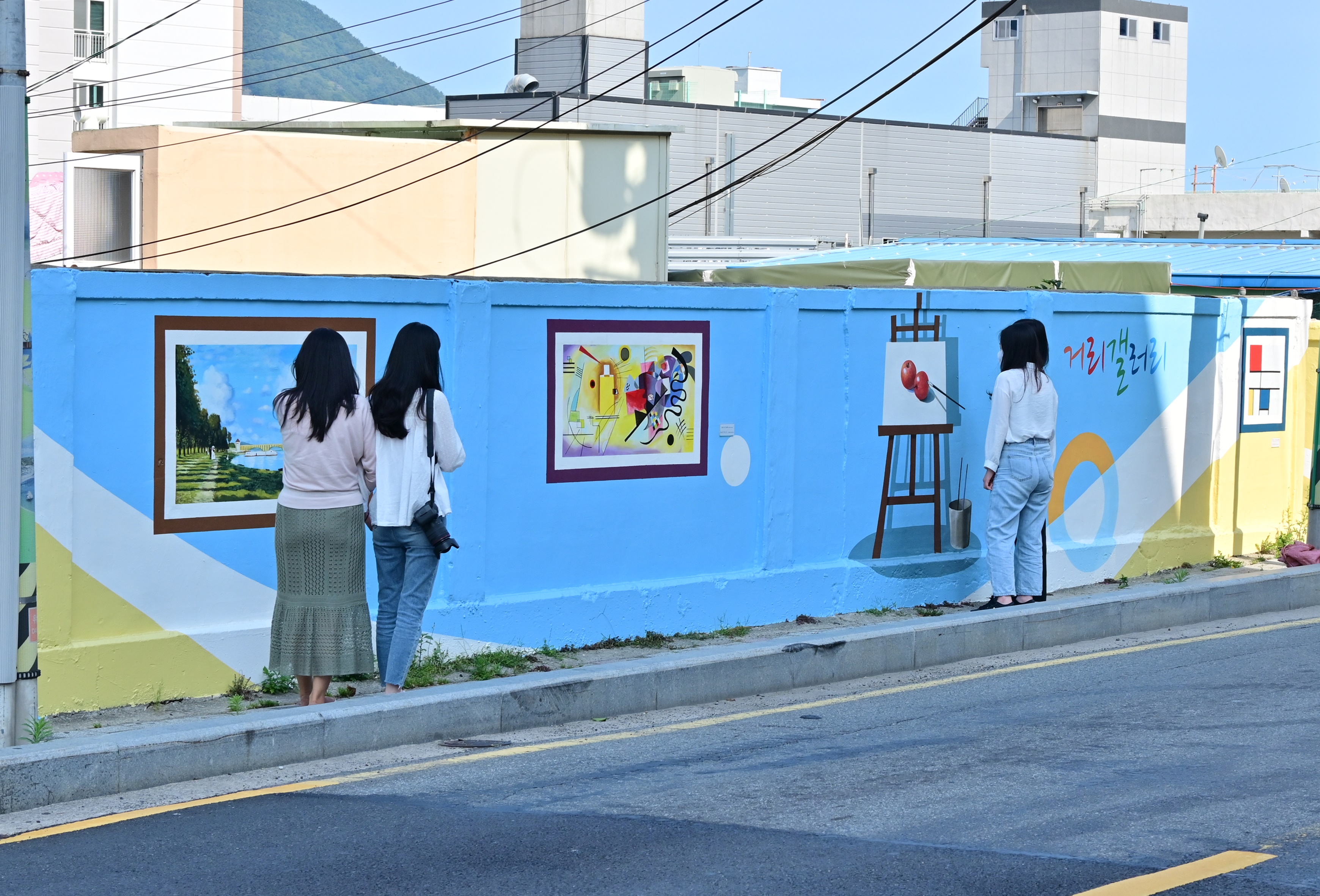 남부민1동, 노후 계단.담장 벽화 조성 완료