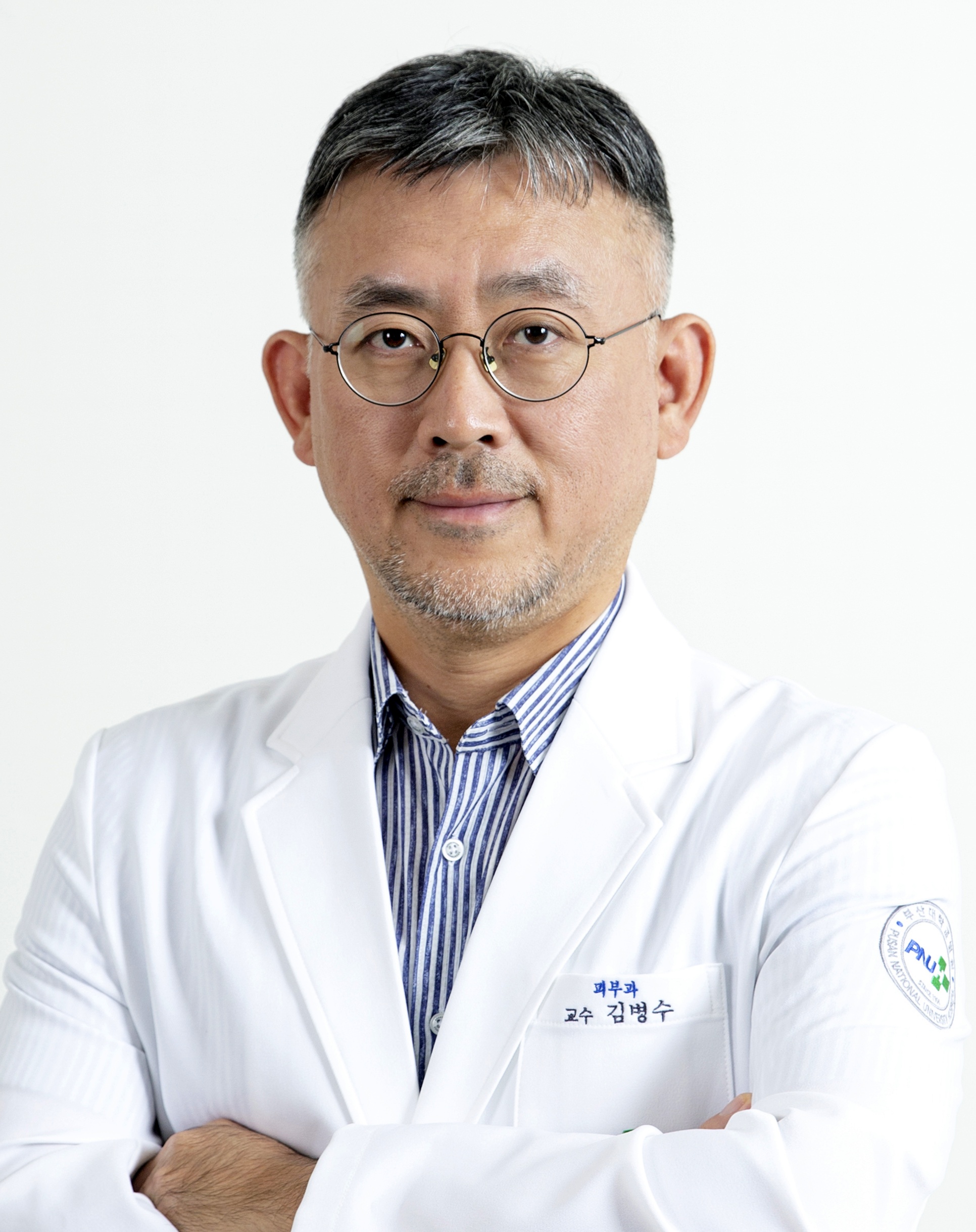 명의칼럼-여름 자외선과 피부질환