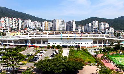 11. 구덕운동장(Gudeok Stadium)