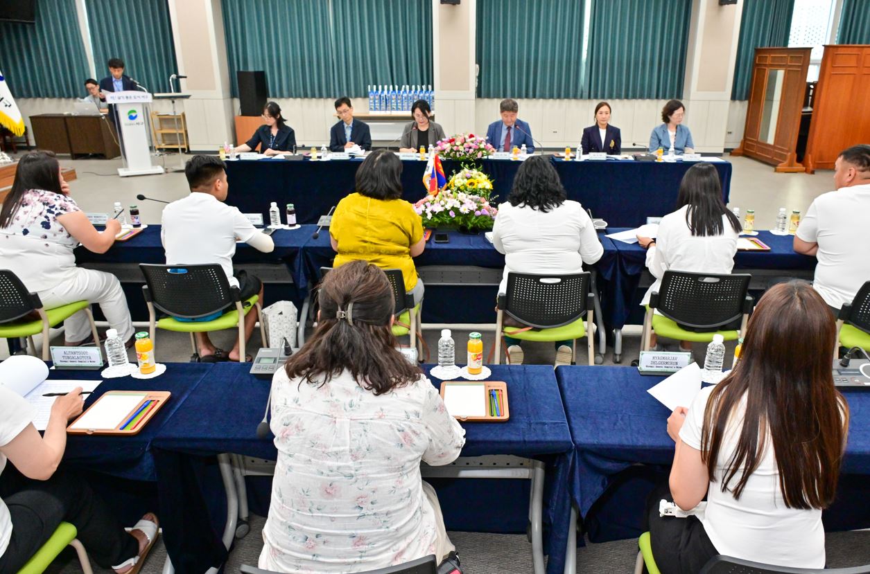 卫生官访蒙古 Hobsgul